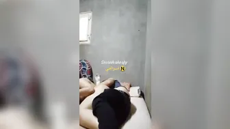 بت مصريه جامده نازله مص في الزب وتبلعه في كسها كامل