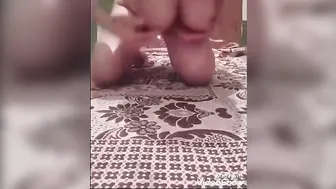 فرسه بتهيج وتنزل في كسها فرك وتمسك بزازها في النودز