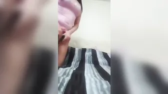 بت مصريه مشغله اغاني وهي بتعرض لحبيبها على السرير