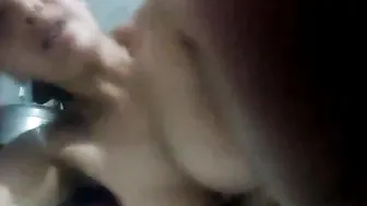 فلاحه جامده بتصور لعشيقها على السرير وتهيجه على بزازها