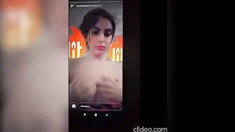 بنوتة حبيبها بيفضحها وهي قلعاله وبتعرض بزازها
