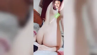 بنوته كيوت قلعت هدومها على سريرها ونازله تصوير بهيجان