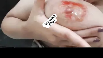 بنت بزازها قشطه نازله فيهم مص وتقفيش وبزازها تتاكل