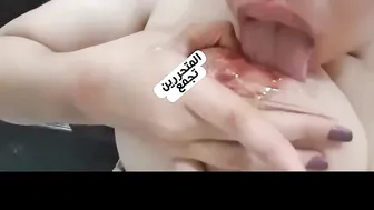 بنت بزازها قشطه نازله فيهم مص وتقفيش وبزازها تتاكل