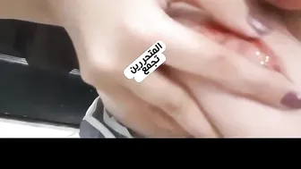 بنت بزازها قشطه نازله فيهم مص وتقفيش وبزازها تتاكل