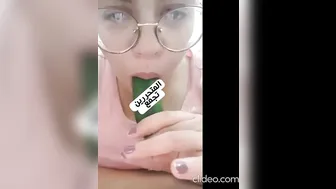 بنت بزازها قشطه نازله فيهم مص وتقفيش وبزازها تتاكل