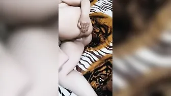 فرسه كسها هاج قلعت الهدوم وفشخته فرك وتقفش البزاز