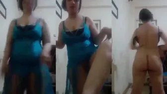 فرسه بلدي قالعه هدومها وبترقص لعشيقها وتعرض جسمها كامل