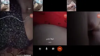 مصرية شرموطة بتكلم حبيبها فيديو ويهيج على بزازها