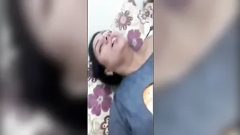 مصرية لبوة على الاخر بتصور وهي بتبعبص كسها وتجيبهم