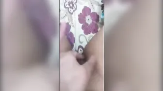 مصرية لبوة على الاخر بتصور وهي بتبعبص كسها وتجيبهم