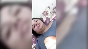 مصرية لبوة على الاخر بتصور وهي بتبعبص كسها وتجيبهم