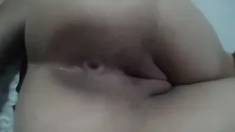 مصرية بتصور كسها وطيزها وتنزل فيهم نيك بكل هيجان