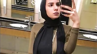 لبوة هاجت ونزلت في كسها فرك وتهيج حبيبها على بزازها