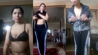 لبوة مصرية بتقلع وتعرض جسمها الهيجان وتقفش البزاز