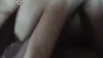 مصرية هيجانة بتعرض بزازها الكبيرة وتفتح كسها