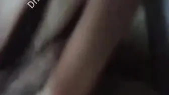 مصرية هيجانة بتعرض بزازها الكبيرة وتفتح كسها