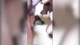 متناكه قالعه ومدلعه المتابعين على طيزها وجسمها الملبن