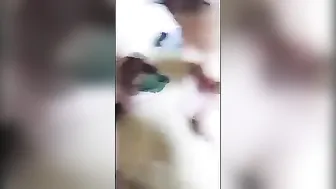 متناكه قالعه ومدلعه المتابعين على طيزها وجسمها الملبن
