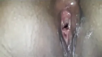 واد مصري فاشخ طيز حبيبته نيك بكل عنف وبيصورها في بيته